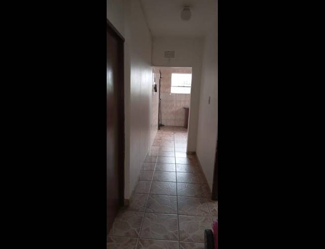 1 BEDROOM APARTMENT FOR SALE IN KEMPTON PARK CENTRAL